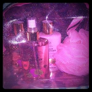 Hello Weekend Bath And Body Set 🌹🛁🚿💋